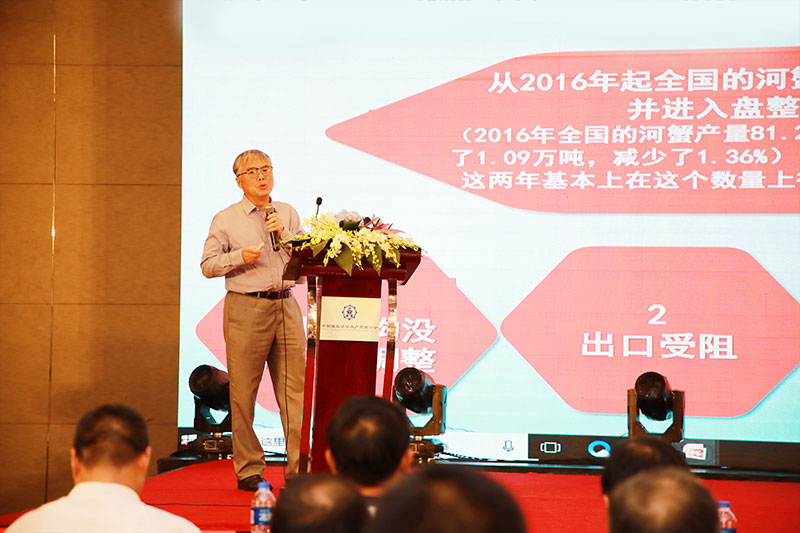 蘇蟹閣被楊維龍理事長(zhǎng)宣讀了加入中華好蟹的品牌